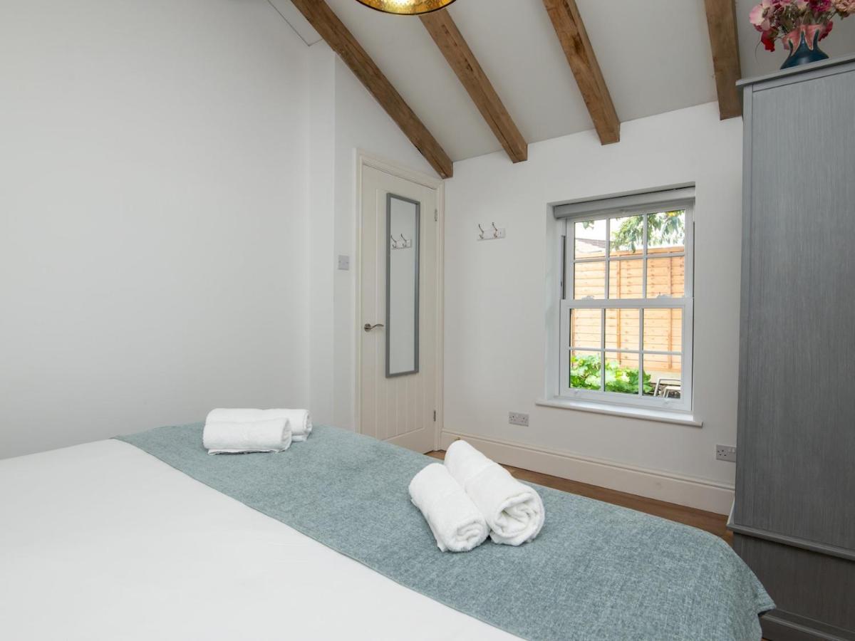 Pass The Keys Charming Garden Cottage With Parking Bath Exterior photo