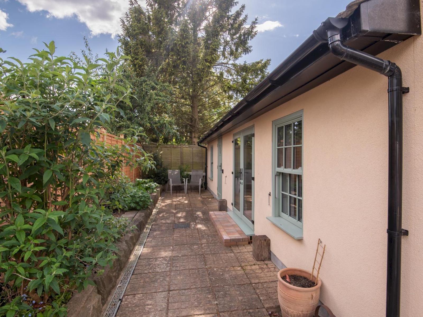 Pass The Keys Charming Garden Cottage With Parking Bath Exterior photo